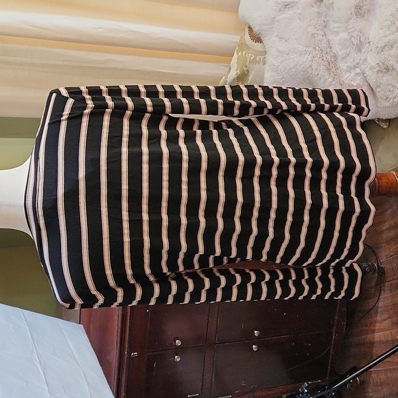 NWT Veronica Beard  Black Striped L/S V Neck Top-Size XL.​​​​​​​​ - Picture 3 of 5